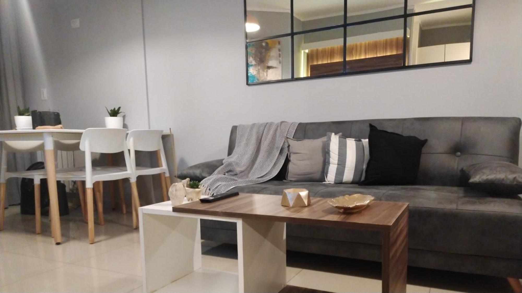 Apartamento Depto Centrico Excelente Ubicacion, Con Cochera, Pileta Y Patio