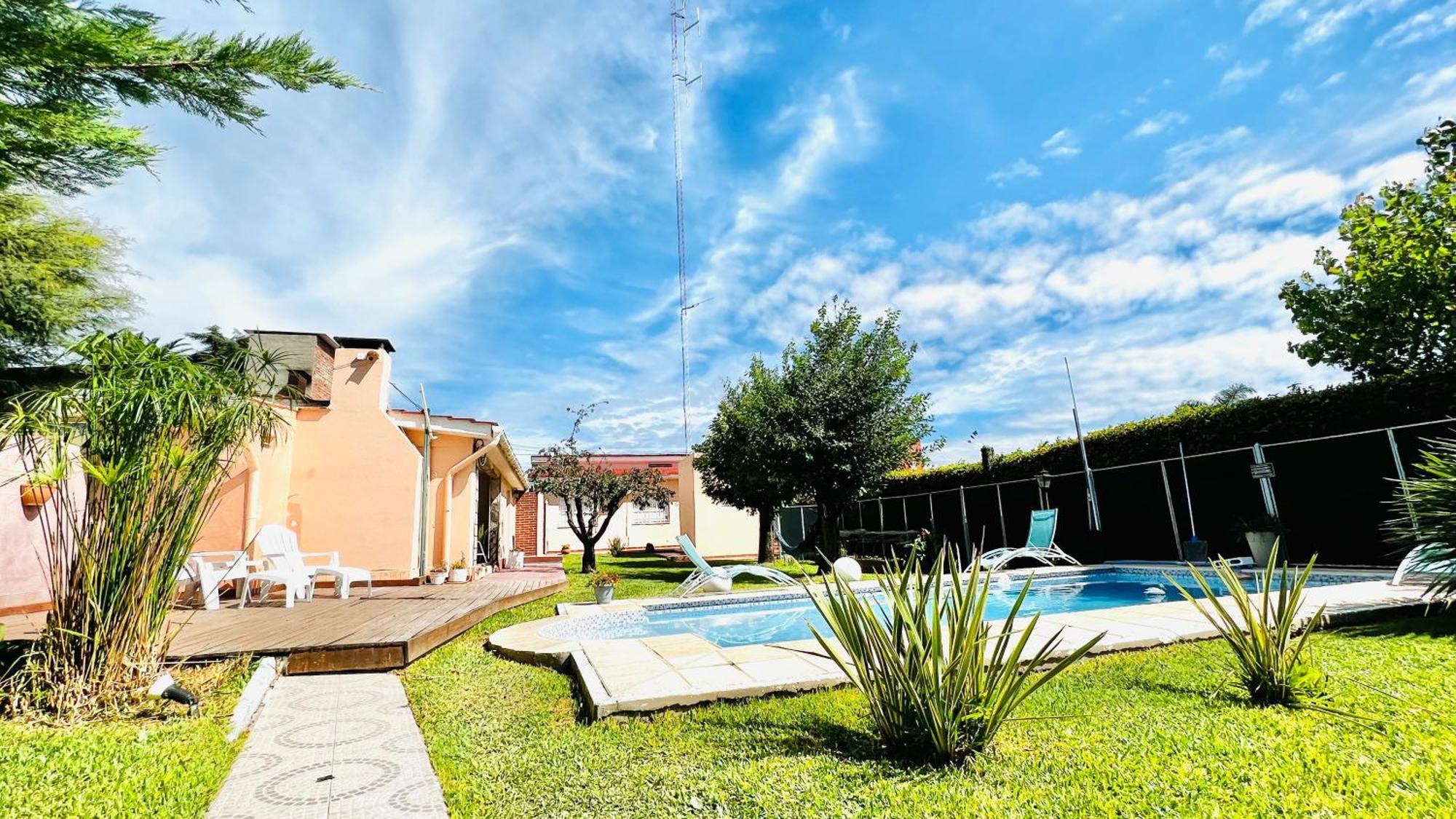 Excelente Casa C/ Pileta Cerca Del Centro Сasa de vacaciones *
