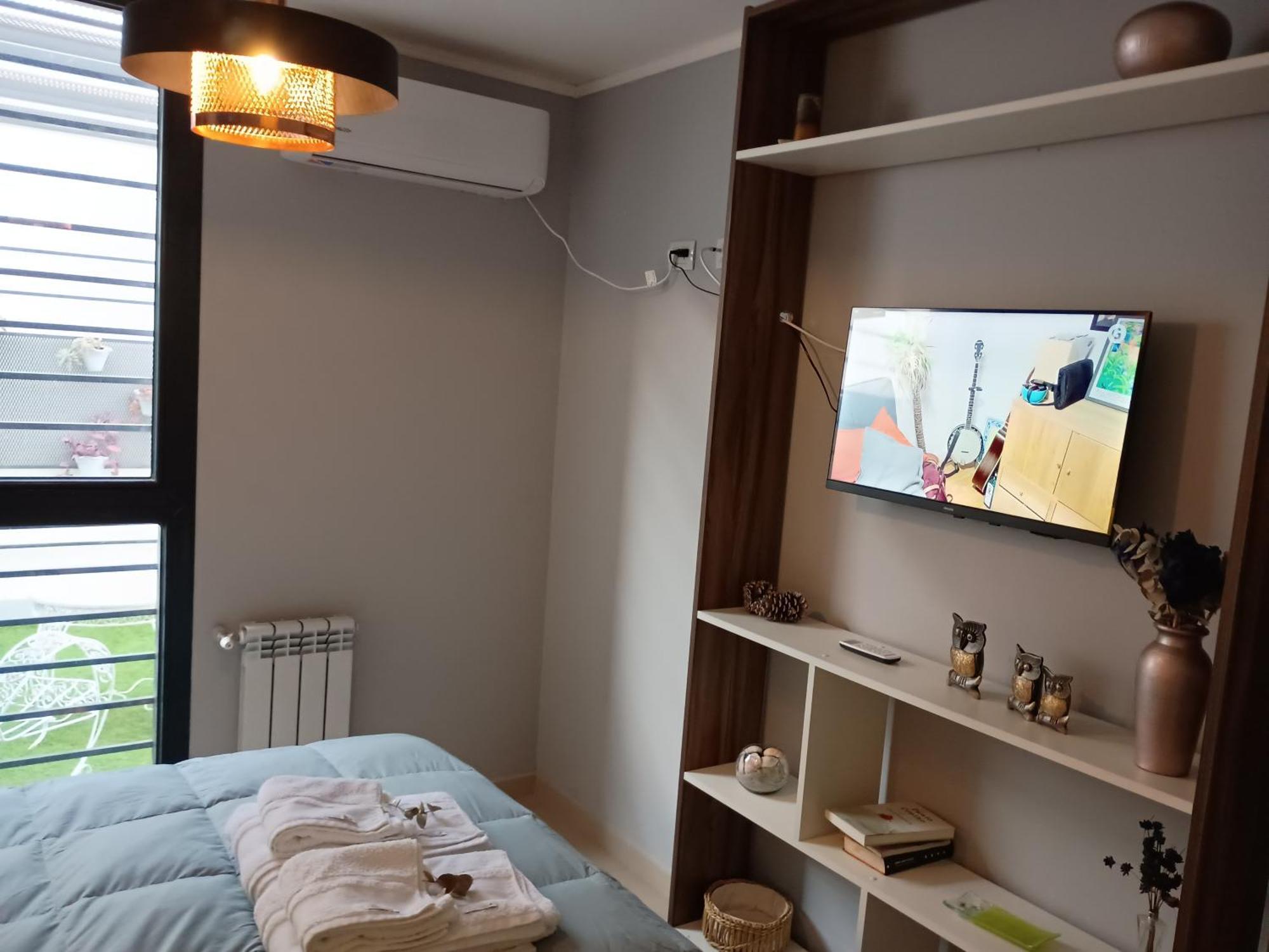 Depto Centrico Excelente Ubicacion, Con Cochera, Pileta Y Patio Apartamento *