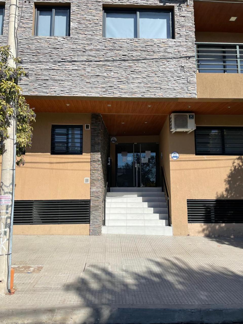 Departamento De 2 Centrico Con Cochera Y Pileta Apartamento