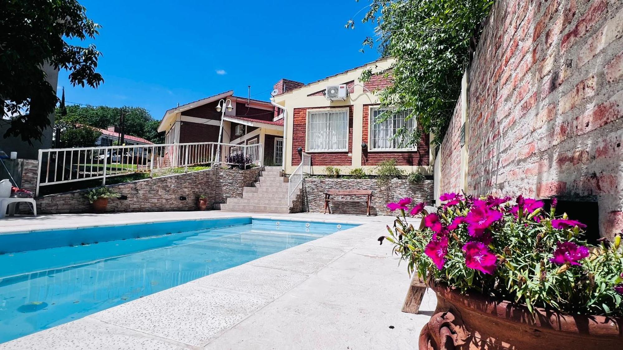 Chalet Casa En Balneario C Pileta Compartida Cerca Del Centro *