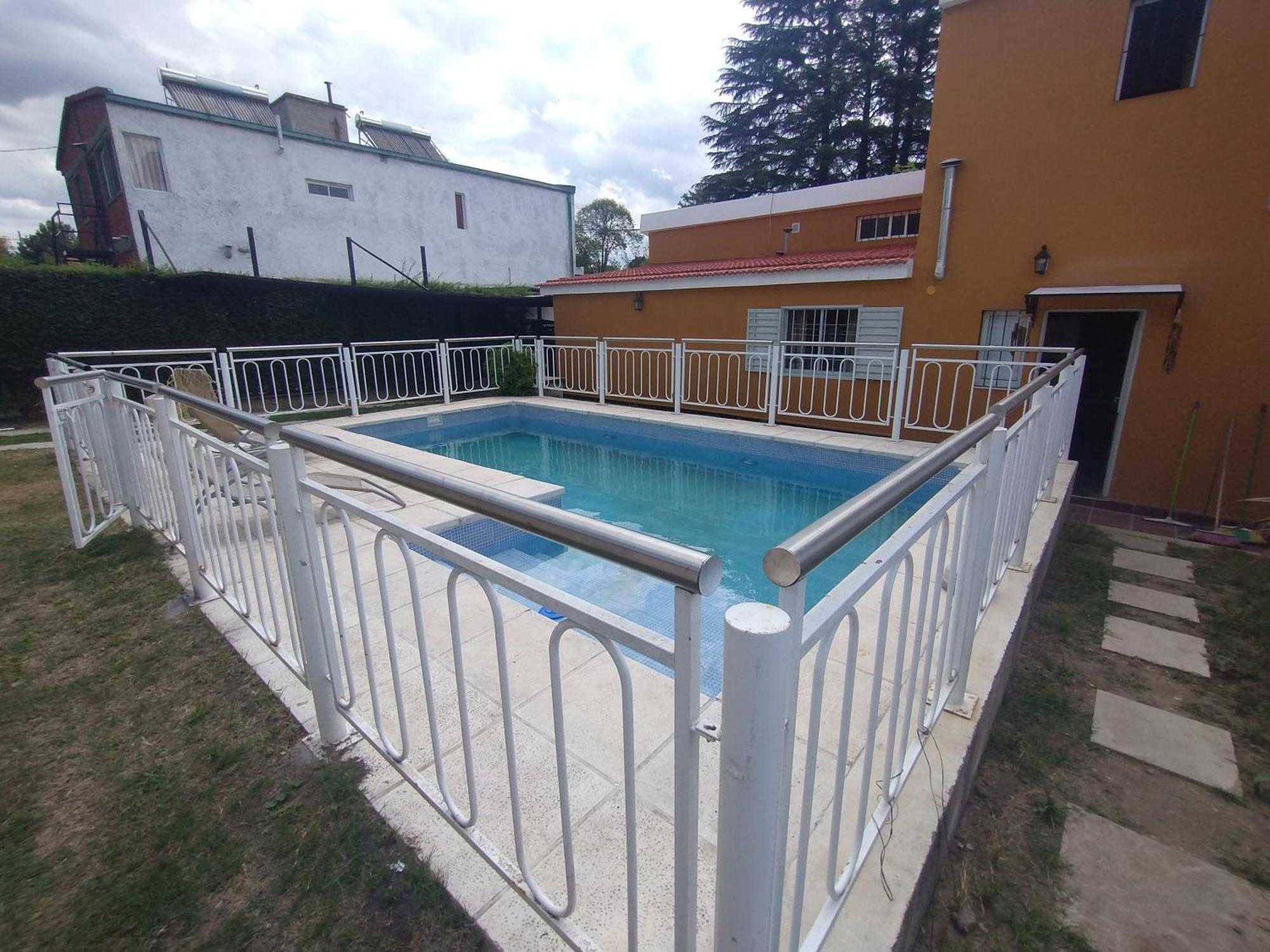 En Playas De Oro, Carlos Paz Con Pileta Villa Carlos Paz