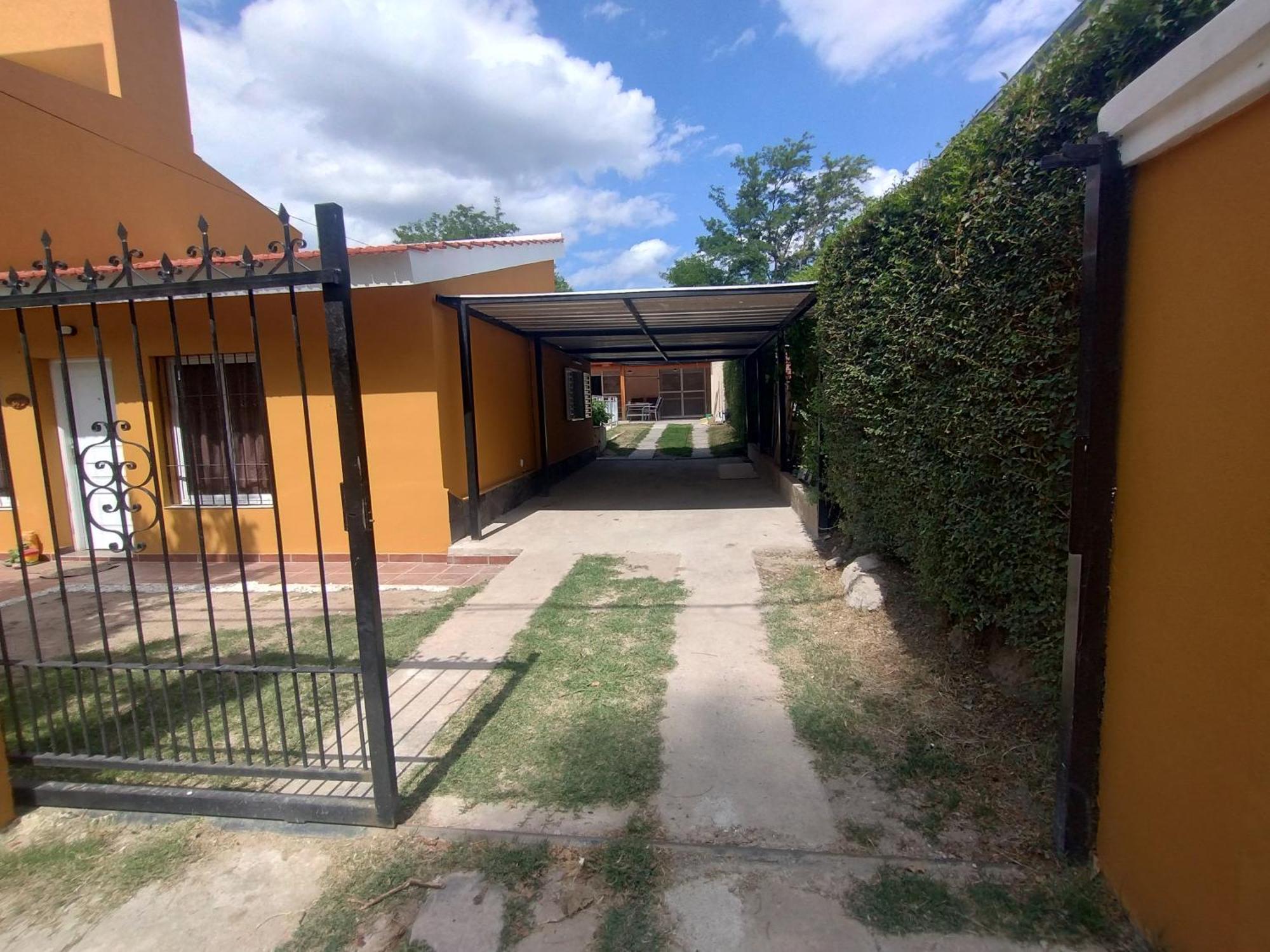 Сasa de vacaciones En Playas De Oro, Carlos Paz Con Pileta *