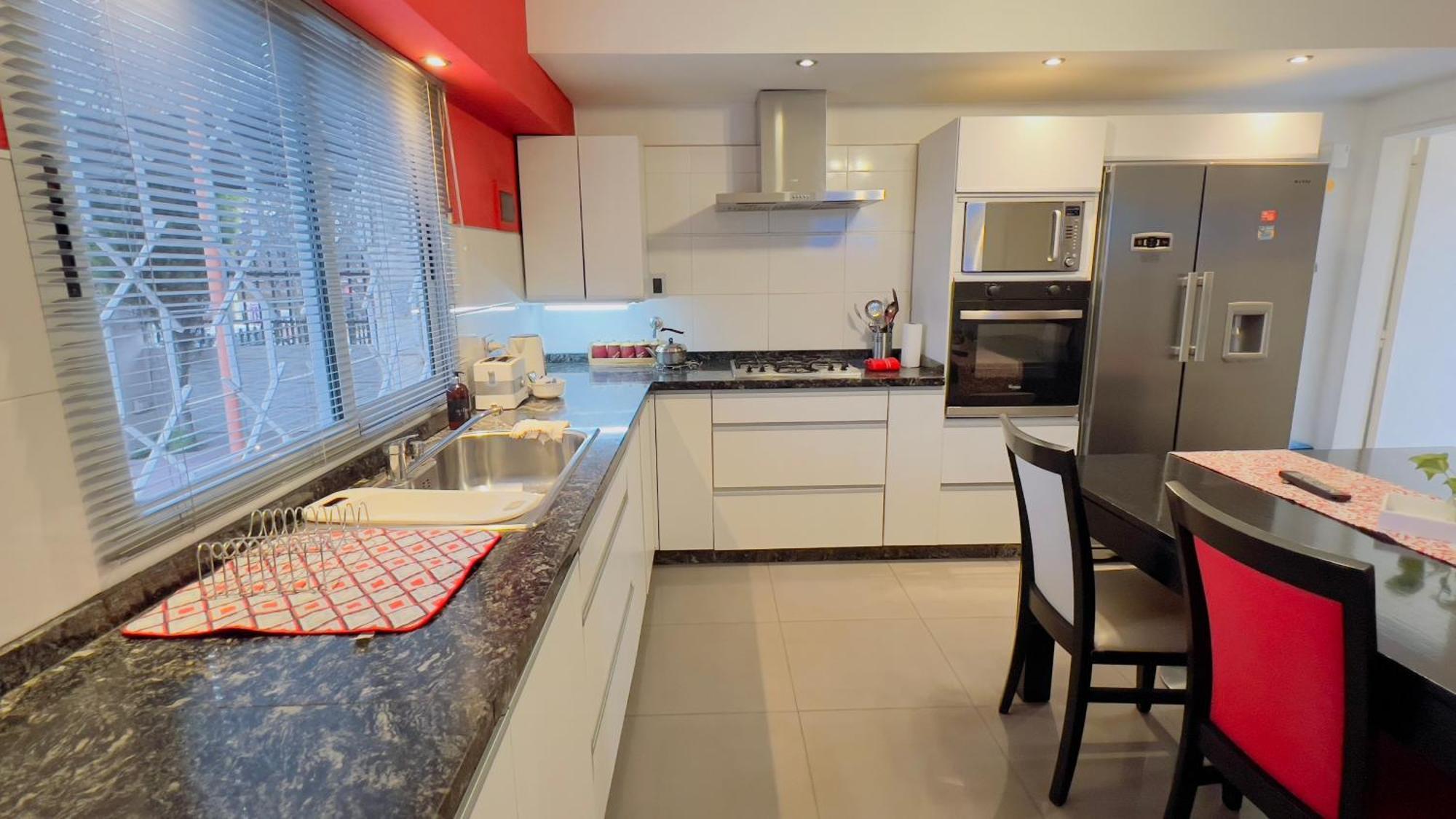 Excelente Casa 2 Dorm Con Cochera Y Piscina Cerca Del Centro De Vcp