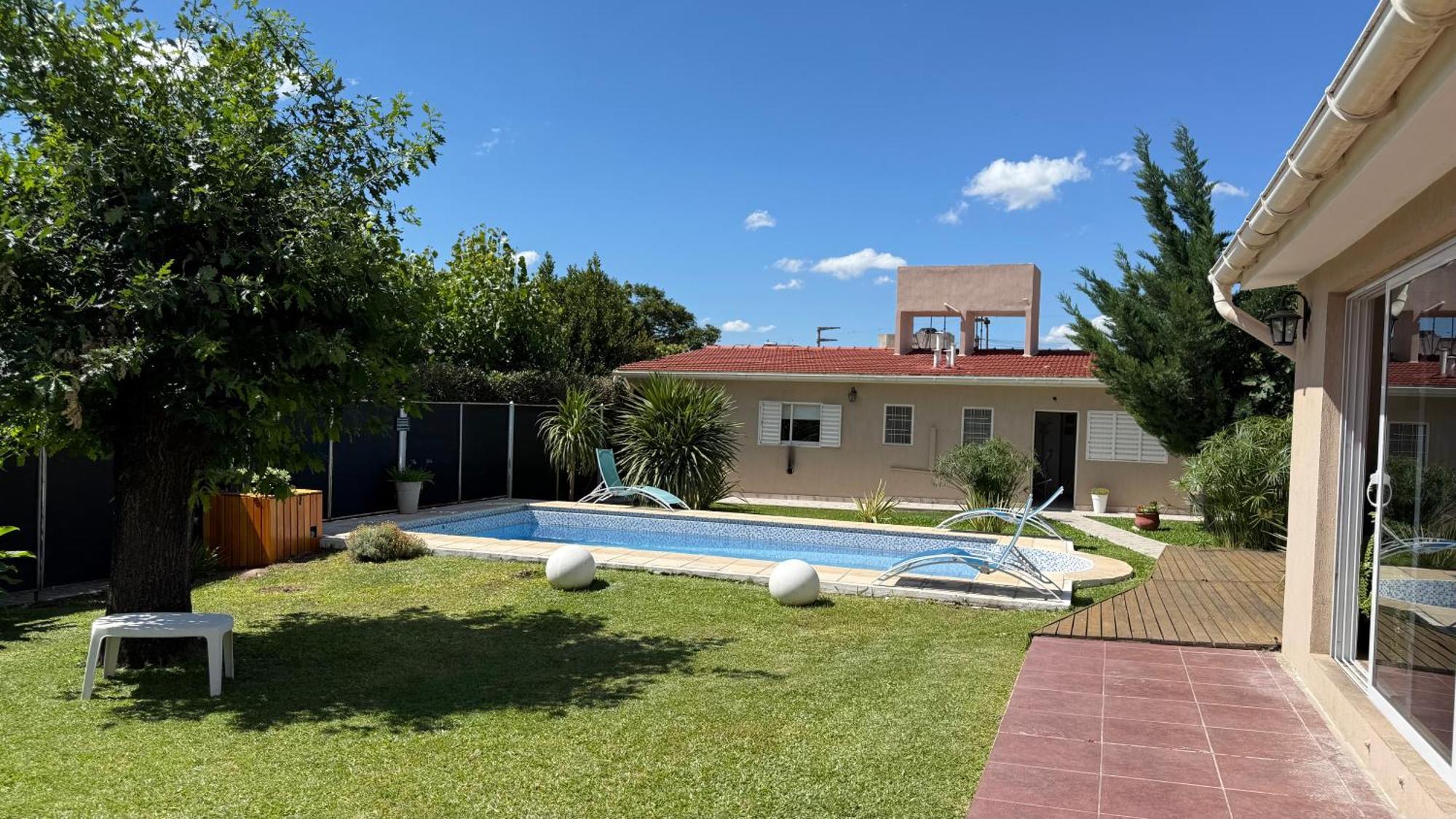 Excelente Casa 2 Dorm Con Cochera Y Piscina Cerca Del Centro De Vcp Chalet