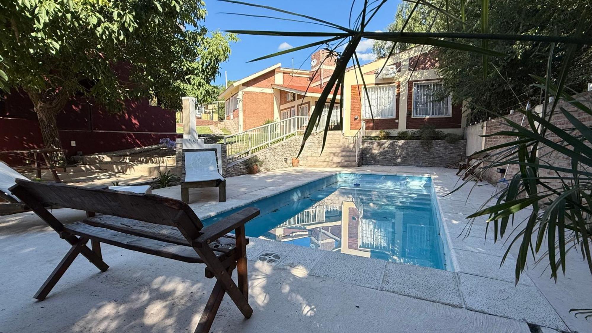 Casa En Balneario C Pileta Compartida Cerca Del Centro Chalet