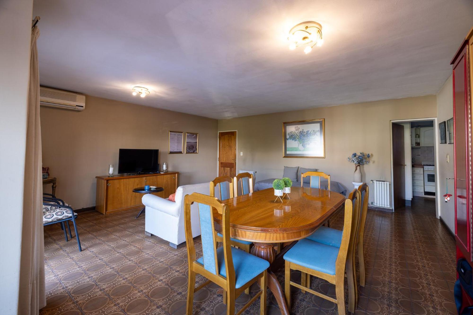 Spacious In A Great Location Near Downtown Carlos Paz Apartamento *