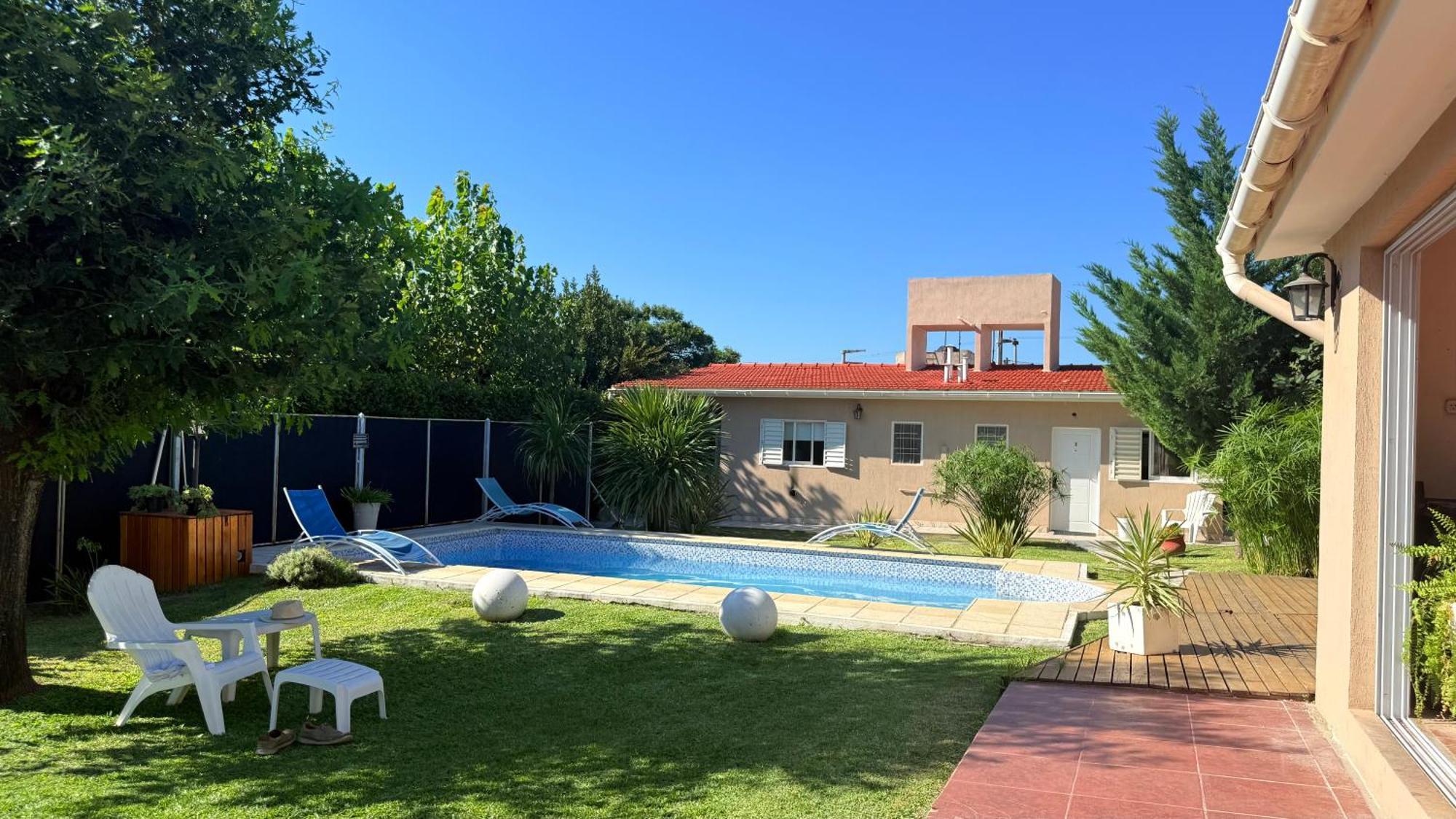 Excelente Casa 2 Dorm Con Cochera Y Piscina Cerca Del Centro De Vcp Chalet *