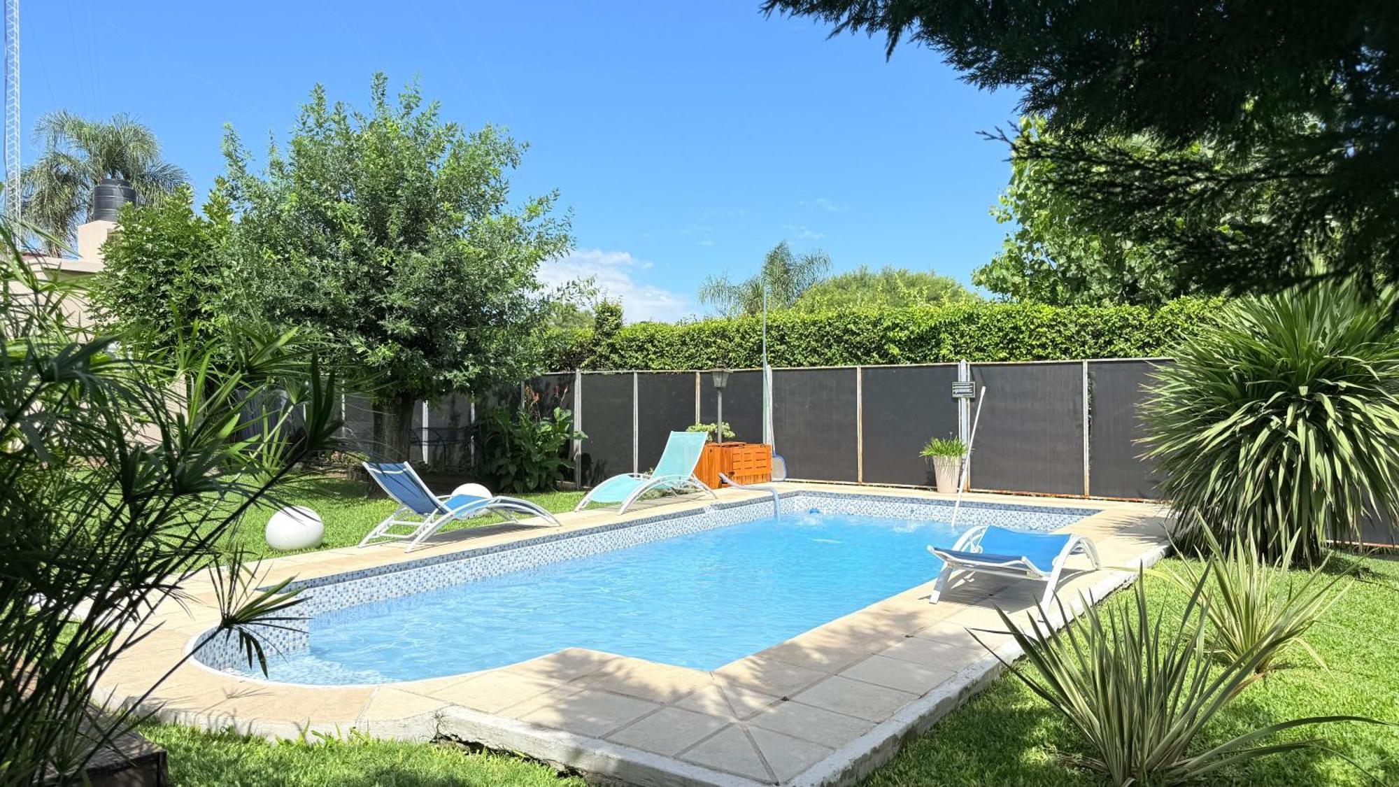 Excelente Casa 2 Dorm Con Cochera Y Piscina Cerca Del Centro De Vcp * Villa Carlos Paz