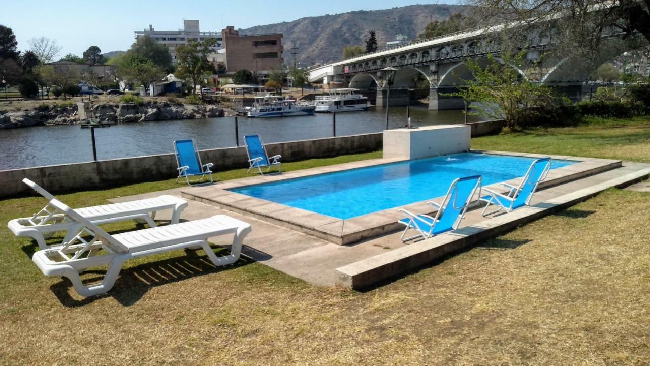 Frente Al Lago