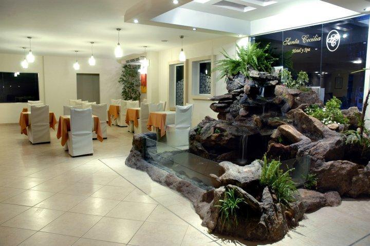 Santa Cecilia & Hotel